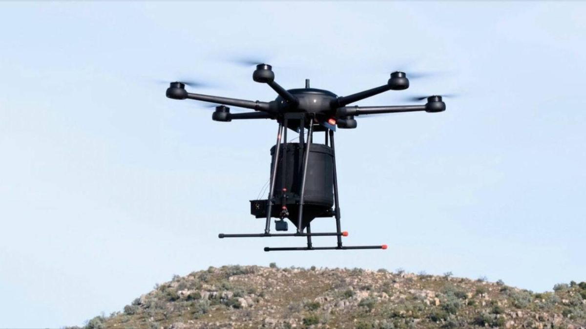 Ataque con granadas lanzadas desde drones a subestación de Policía en El Bordo, Cauca
– Tinta clara