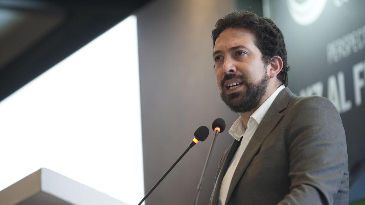 «El gobierno debe buscar consistencia entre ingresos y costos», ex ministro de finanzas, Diego Guevara

 – Tinta clara