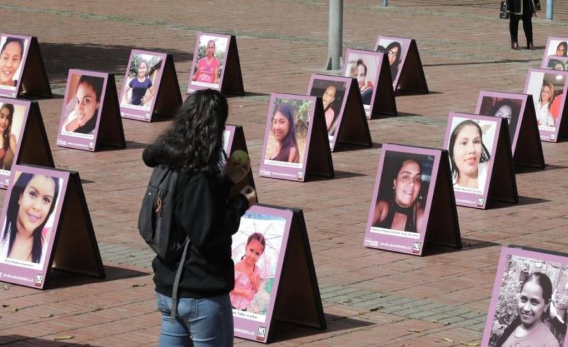 Fue atacada mientras estaba en su vehículo

 – Tinta clara