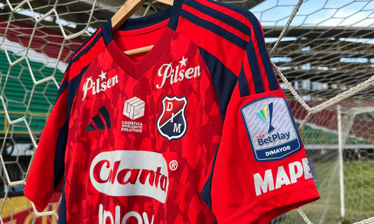 Se presentó una nueva camiseta de Medellín: causó una gran controversia

 – Tinta clara