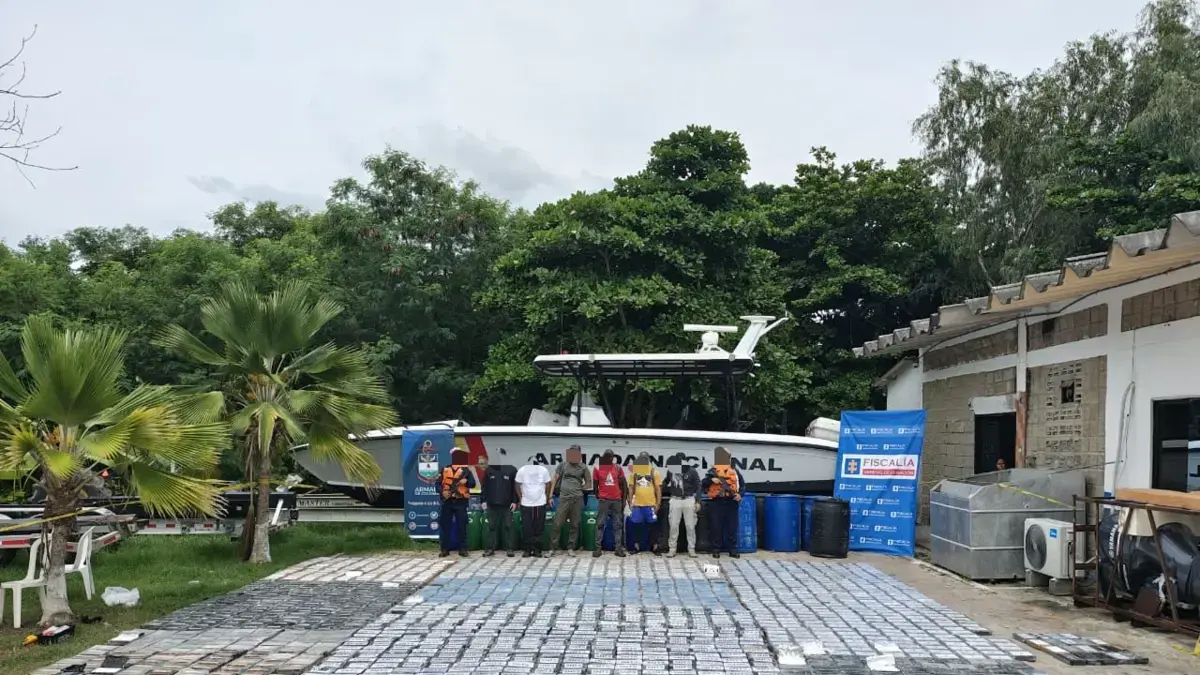 Interceptan narcolancha en aguas de Barranquilla con tonelada y media de cocaína: el destino final fue España

 – Tinta clara