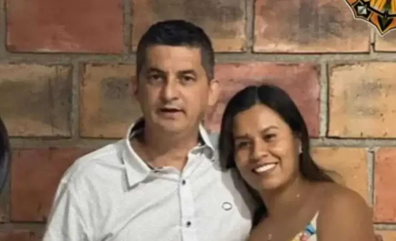 Los hombres armados dieron 20 impactos al vehículo y huyeron

 – Tinta clara