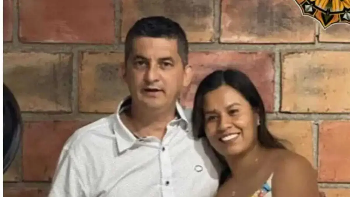 Los hombres armados dieron 20 impactos al vehículo y huyeron

 – Tinta clara