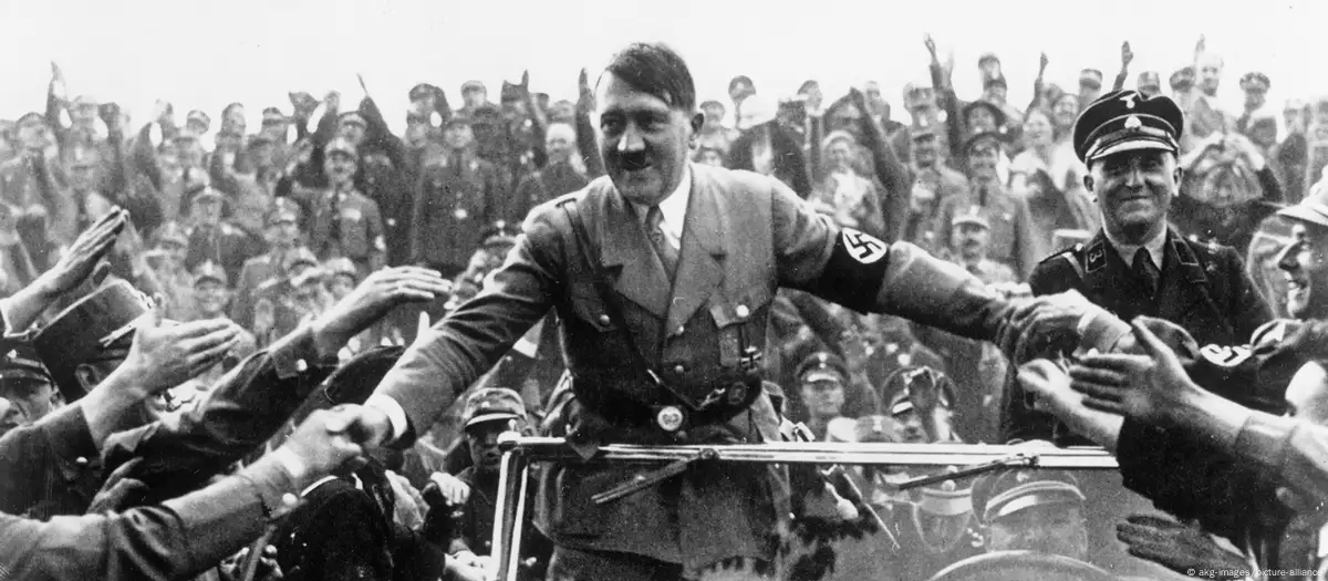 Los nazis: 90 años de una ideología letal – 

 – Tinta clara