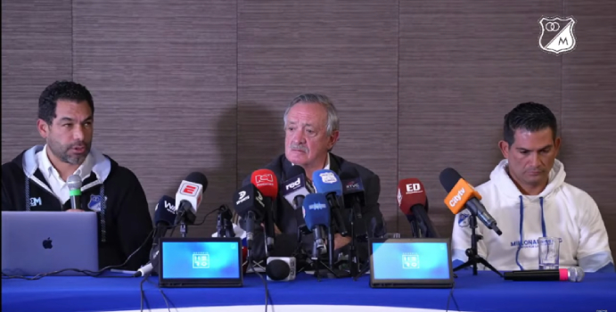 Ricardo Pérez asume responsabilidades para las malas firmas

 – Tinta clara