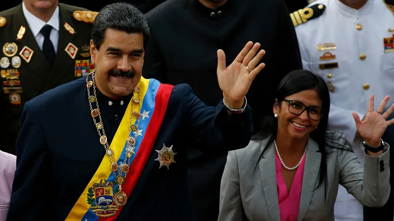 Delcy Rodríguez habría ofrecido a EE.UU. una transición sin Nicolás Maduro – EXTRA

 – Tinta clara