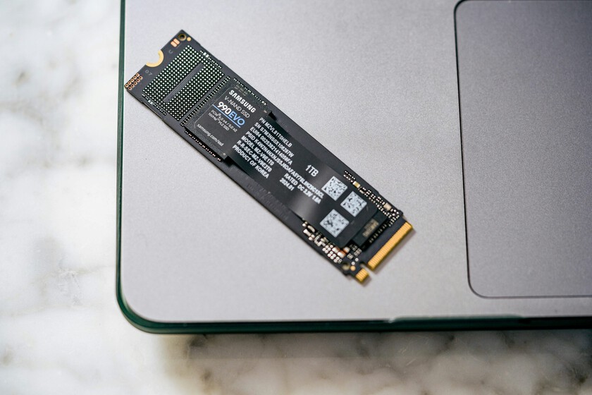 Hay una tormenta perfecta con IA y centros de datos. Y hará que los recuerdos DRAM y NAND se conviertan en un lujo

 – Tinta clara