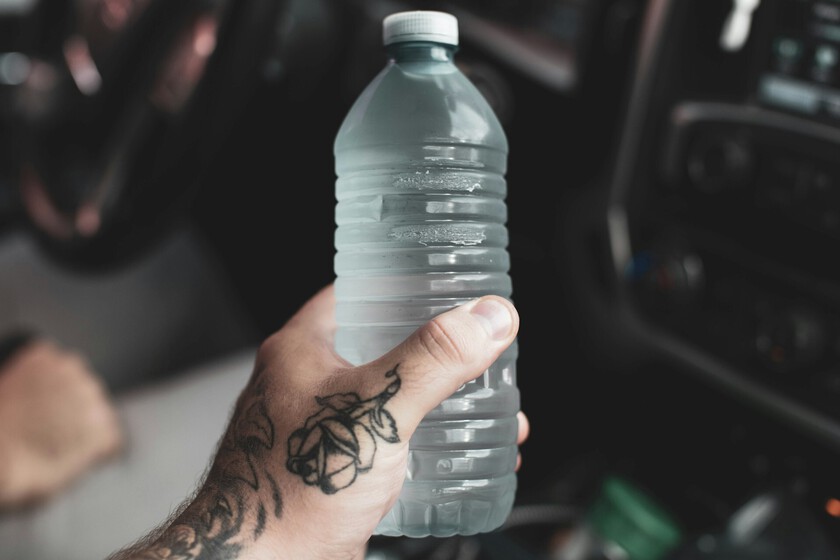 Millones de publicidad nos convencieron de que el agua embotellada era más saludable. Hasta que llegaron los microplásticos

 – Tinta clara