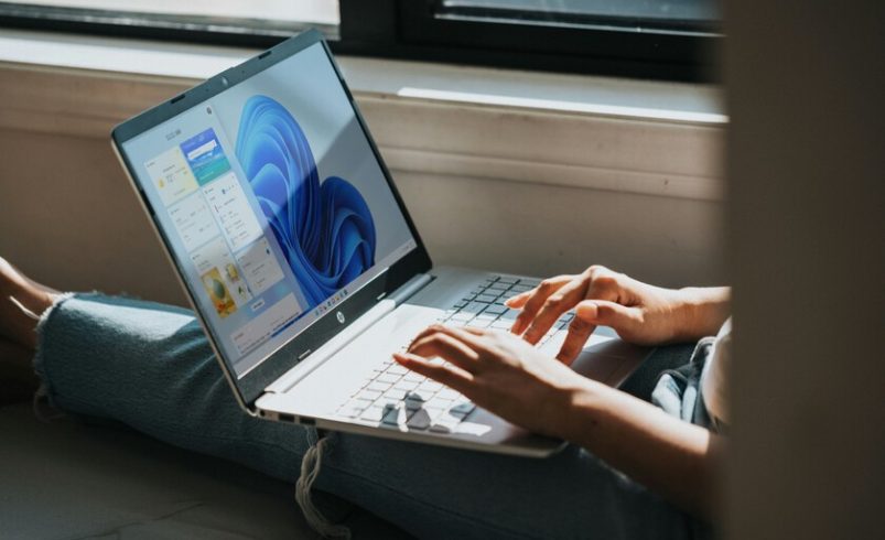 Microsoft está obsesionado con el hecho de que solo puedes usar Windows 11 con una cuenta en línea. La razón es obvia: servicios

 – Tinta clara
