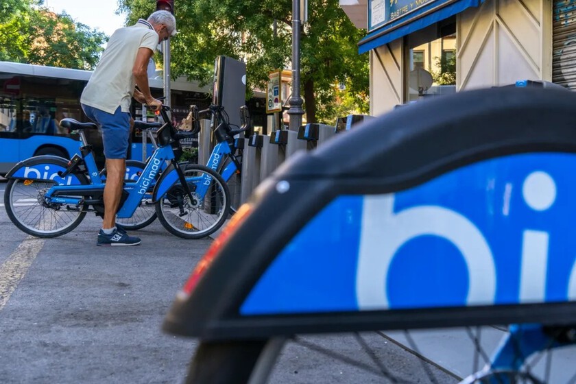 Los madrileños llevan tiempo utilizando las bicicletas municipales a pesar de estar prohibido. El Ayuntamiento está cansado

 – Tinta clara