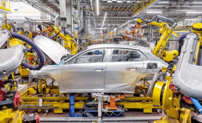 España quiere que compremos coches eléctricos que se fabrican aquí. Y acaba de liberar otros 400 millones de euros para ello

 – Tinta clara