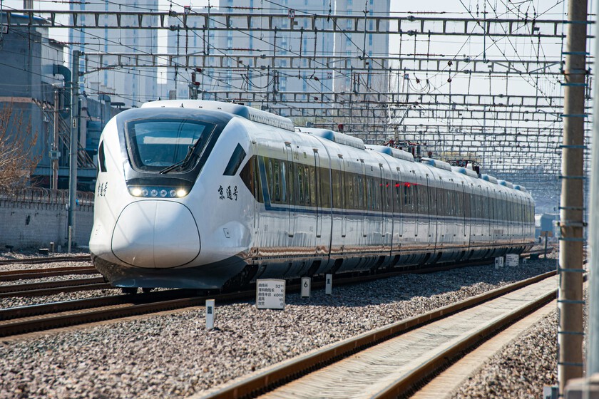 Acto seguido, le dieron a China un nuevo récord ferroviario.

 – Tinta clara