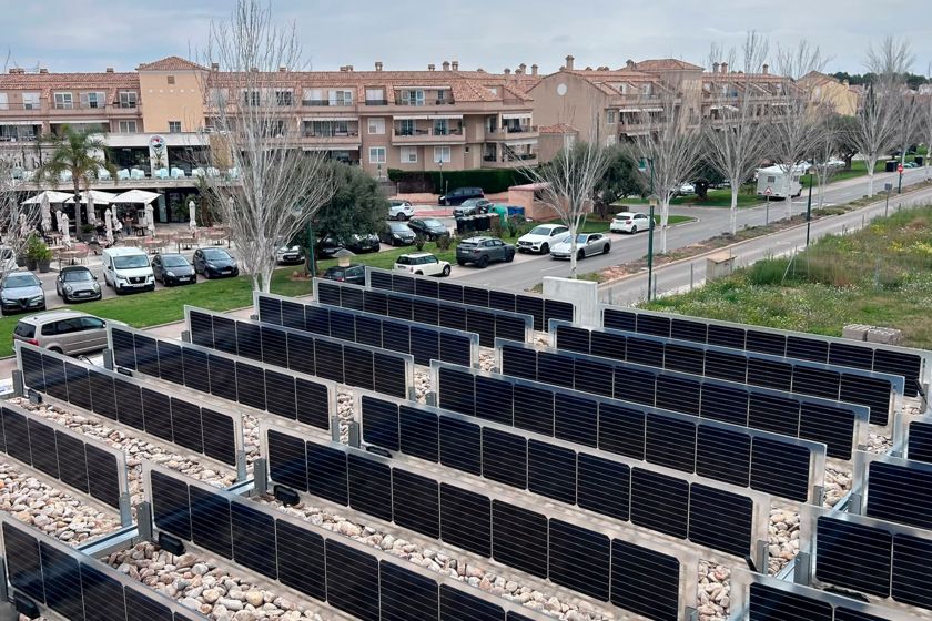 ¿Y si nos hemos equivocado con la orientación de los paneles? Dos proyectos en la Comunidad Valenciana lo están probando

 – Tinta clara