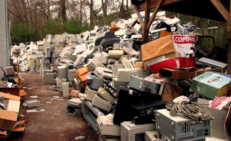 Millones de ordenadores acabarán en la basura.

 – Tinta clara
