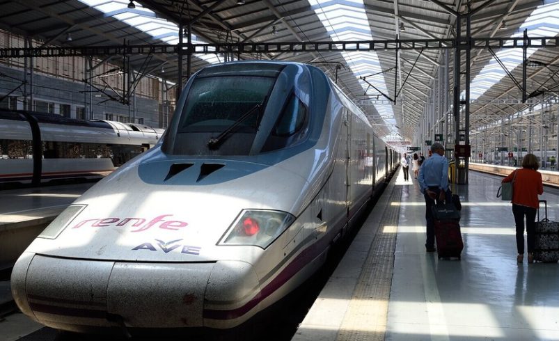Renfe está consiguiendo un 96% de puntualidad en su servicio. Pero no en España, sino en La Meca.

 – Tinta clara