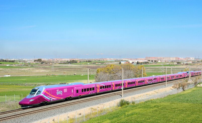 Renfe tiene listos sus trenes AVRIL para volver a ponerlos en circulación. Solo tienes que demostrar que no se parten.

 – Tinta clara