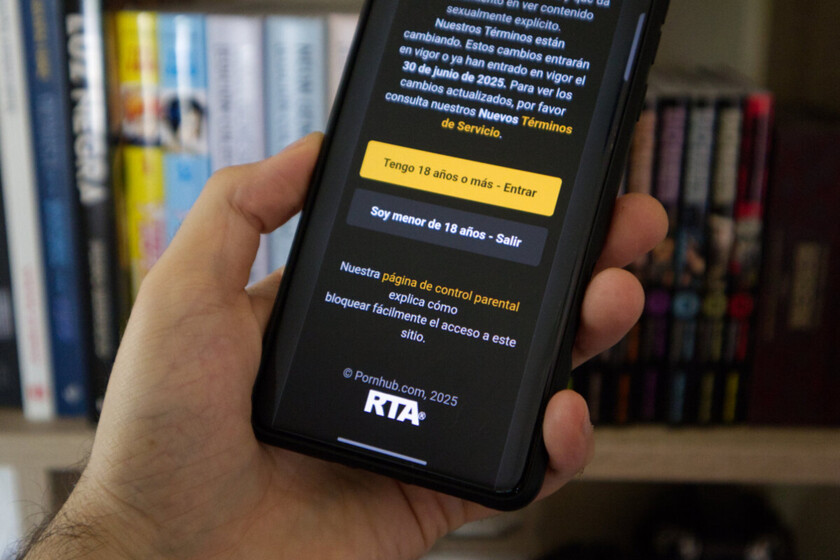 Reino Unido puso una verificación de edad para acceder a PornHub. Inmediatamente después, su tráfico se desplomó un 77%.

 – Tinta clara