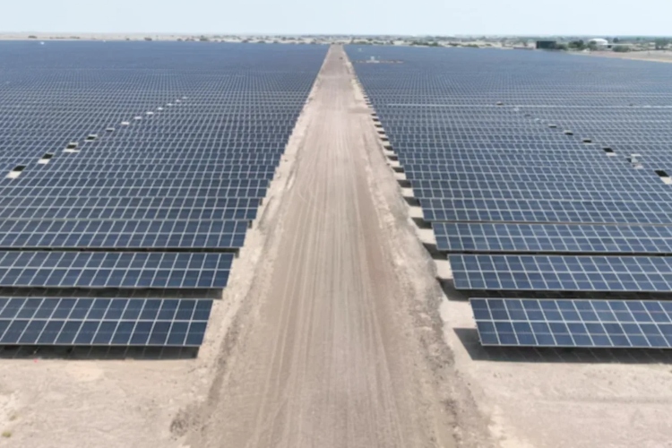 La planta solar de Adén ya suministra energía a miles de casas en Yemen – 

 – Tinta clara