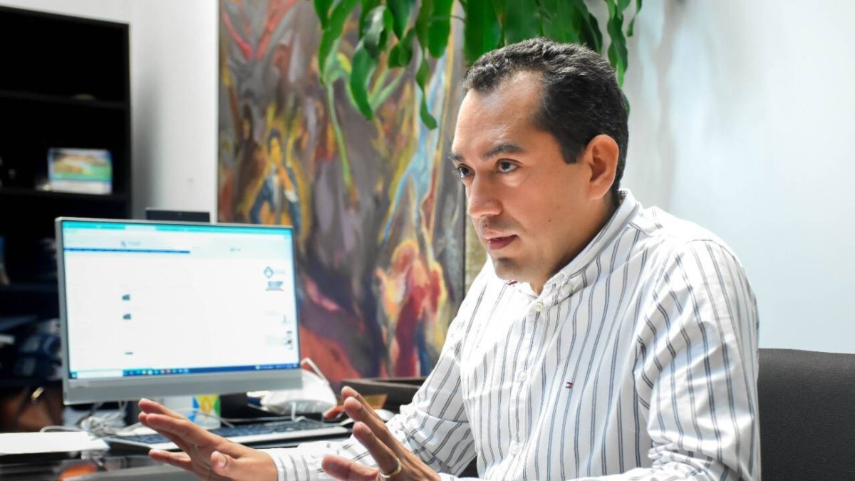 El rector Danilo Hernández lidera una votación, pero el día fue empañado por la violencia

 – Tinta clara