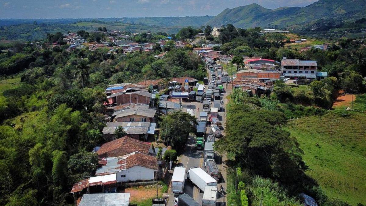 Cuatro días de bloqueo en la carretera Panamericana en el Cauca dejan 175.000 millones de pesos en pérdidas totales para Nariño: sindicatos se pronuncian

 – Tinta clara