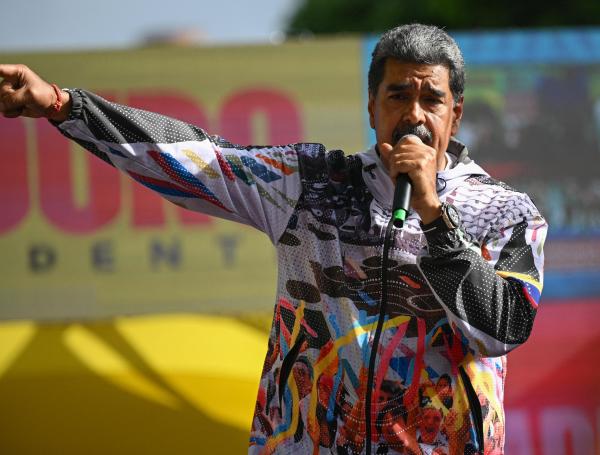 Maduro desmiente rumores y acusa a Estados Unidos de fabricar “campañas de manipulación política” – EXTRA

 – Tinta clara