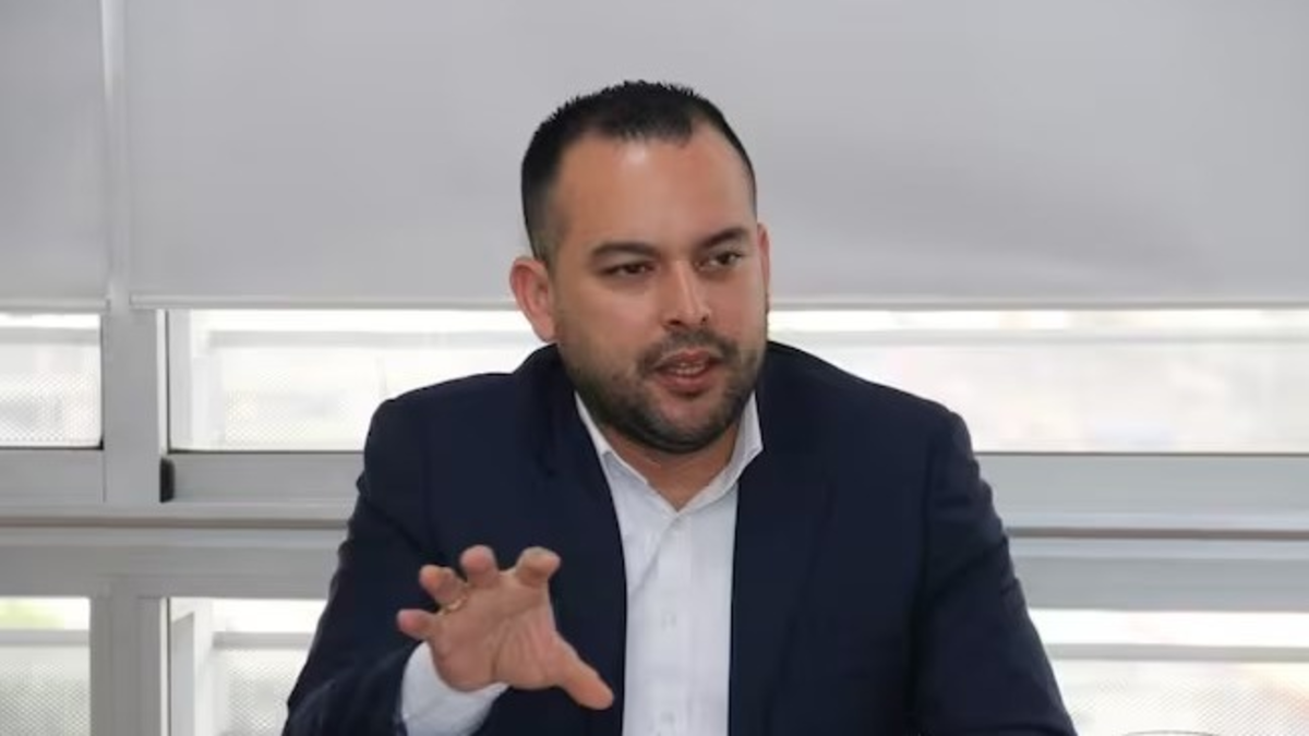 Ministro Edwin Palma, bajo fiscalía y fiscal por presuntas irregularidades durante la intervención de Air-E

 – Tinta clara