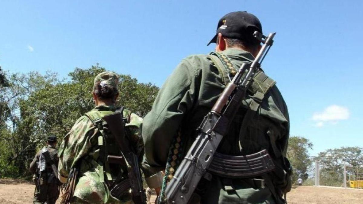 Disidentes y el ELN se disparan en una calle de la zona rural de Buenaventura, Valle: tras el incidente, unas 500 familias permanecen confinadas

 – Tinta clara