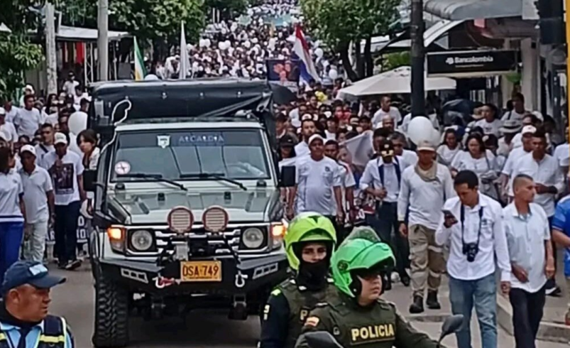 Grupos armados ilegales imponen violencia en la Serranía de San Lucas

 – Tinta clara