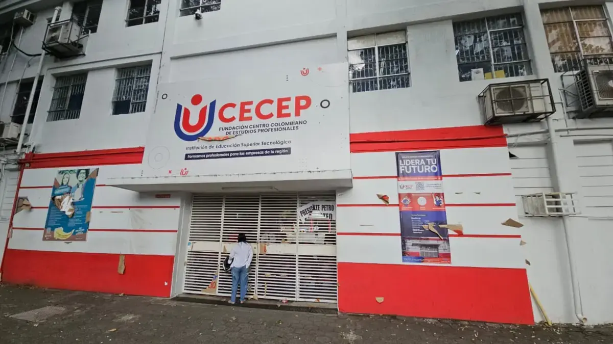 ¿Qué pasará con los 1.064 estudiantes de la Fundación Cecep, plantel universitario que cerraría sus puertas en Cali? Este es un panorama de entidades críticas

 – Tinta clara