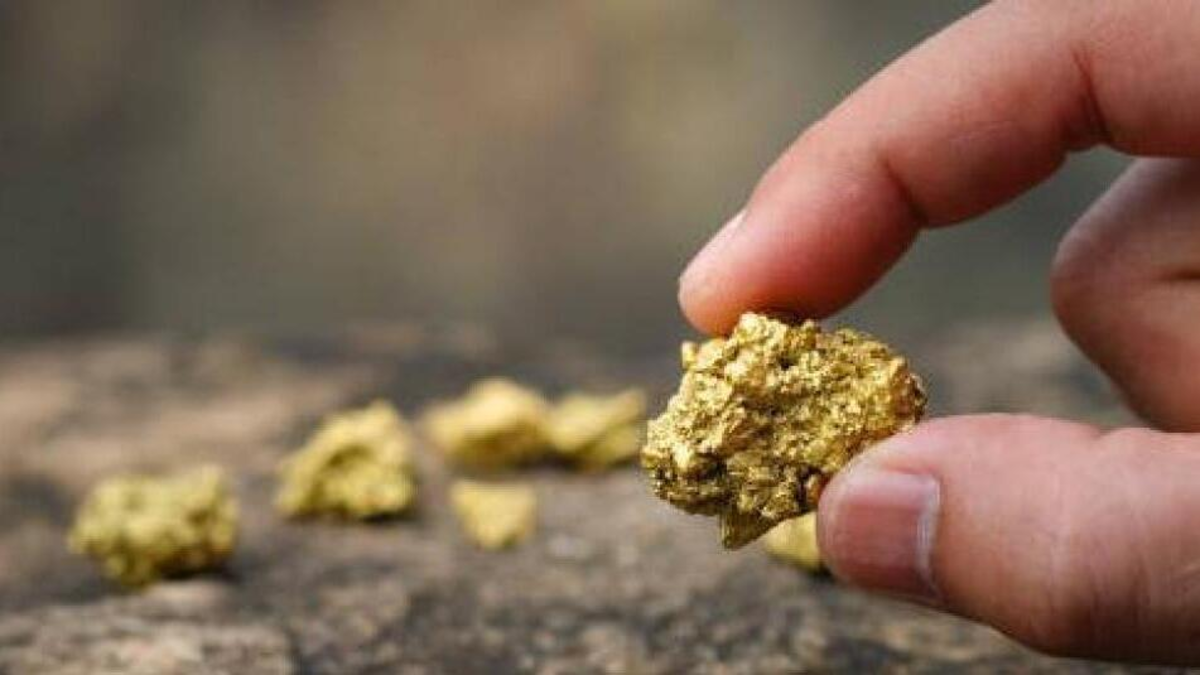 El oro supera los 4.000 dólares la onza por primera vez en su historia

 – Tinta clara