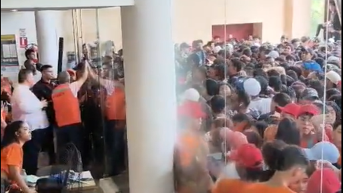 Excesos, lesionados, quejas de corrupción y riesgo de suspensión en la consulta para elegir Rector

 – Tinta clara