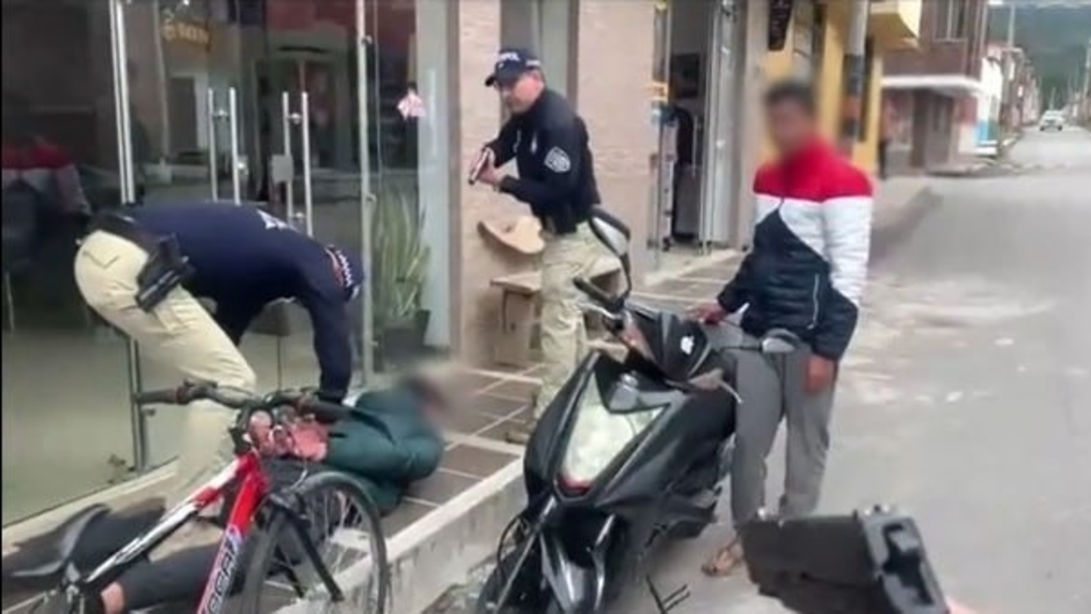 Los criminales peligrosos con circular roja caen en Boyacá

 – Tinta clara