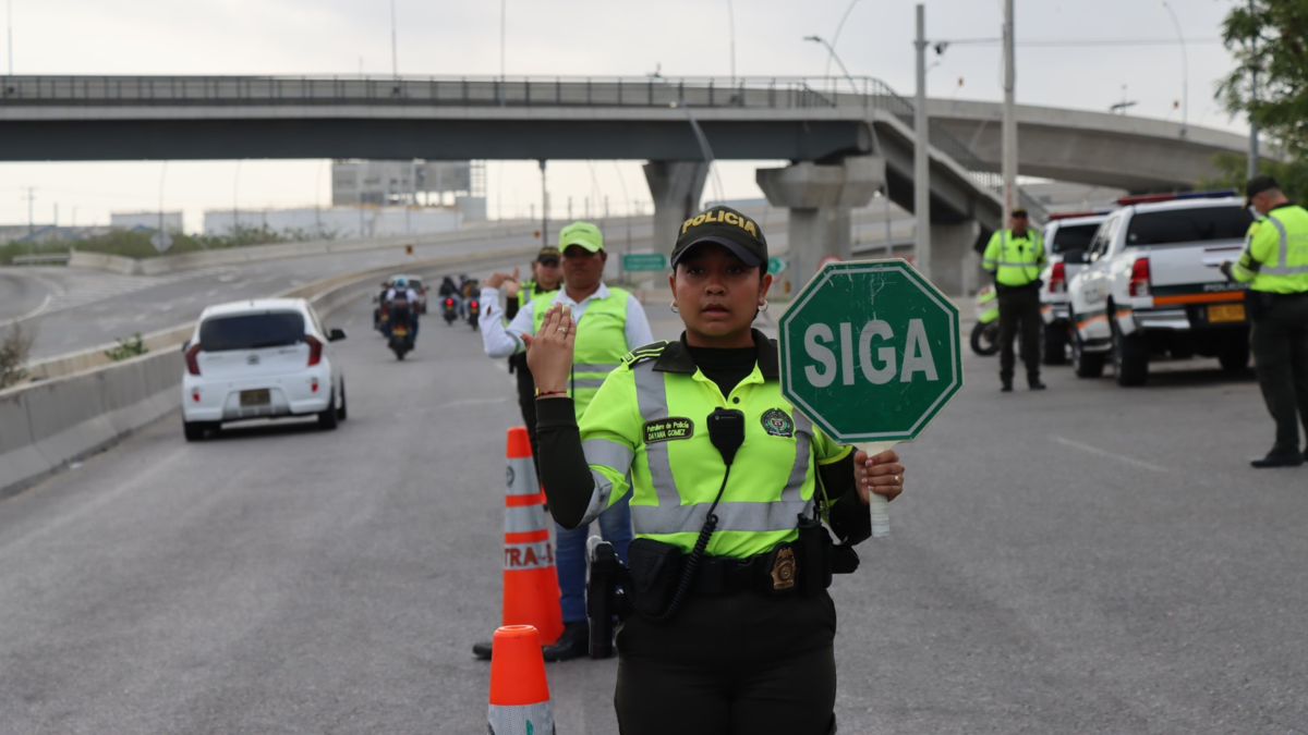 La policía refuerza la seguridad y la movilidad en Barranquilla por semana de descanso escolar; 250 mil vehículos rodarán por las carreteras del área metropolitana

 – Tinta clara