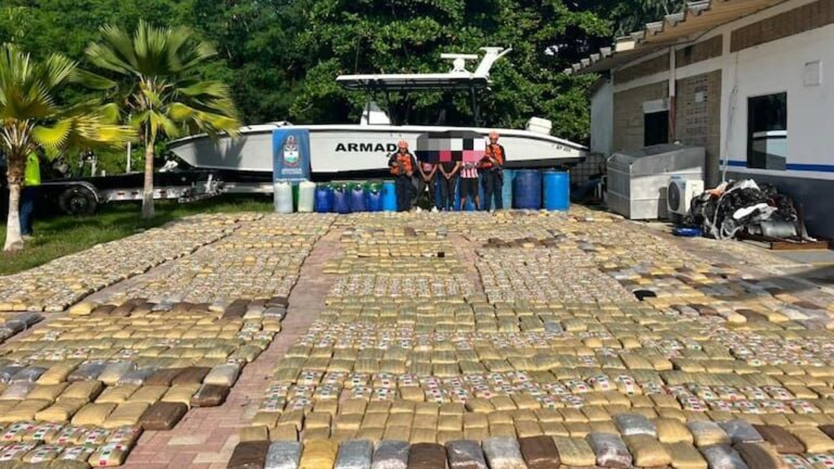 Navy toma más que una tonelada de marihuana hacia América Central

 – Tinta clara