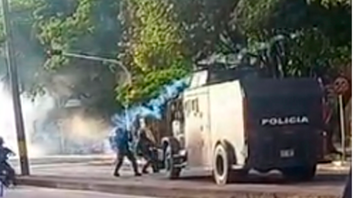 Medellín: protestas frente a la Universidad de Antioquia: UNDMO está presente

 – Tinta clara
