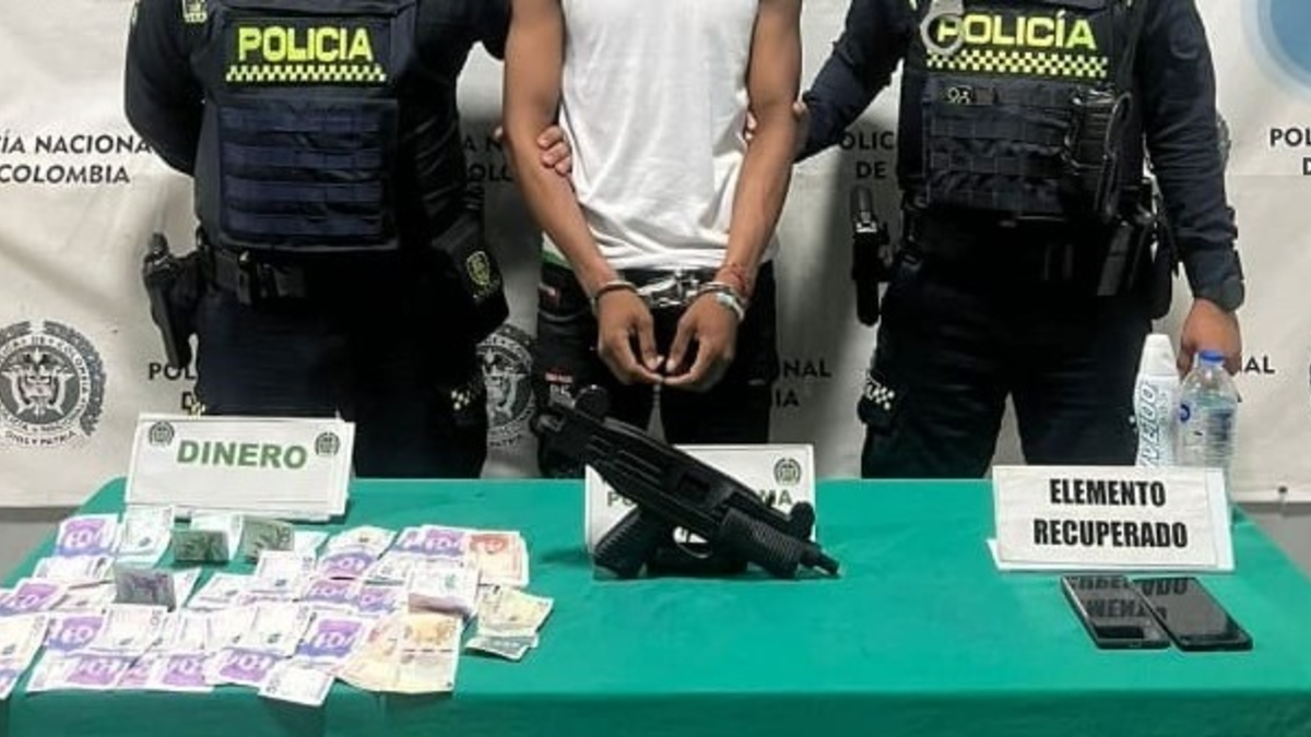 habría cometido un robo minutos antes

 – Tinta clara