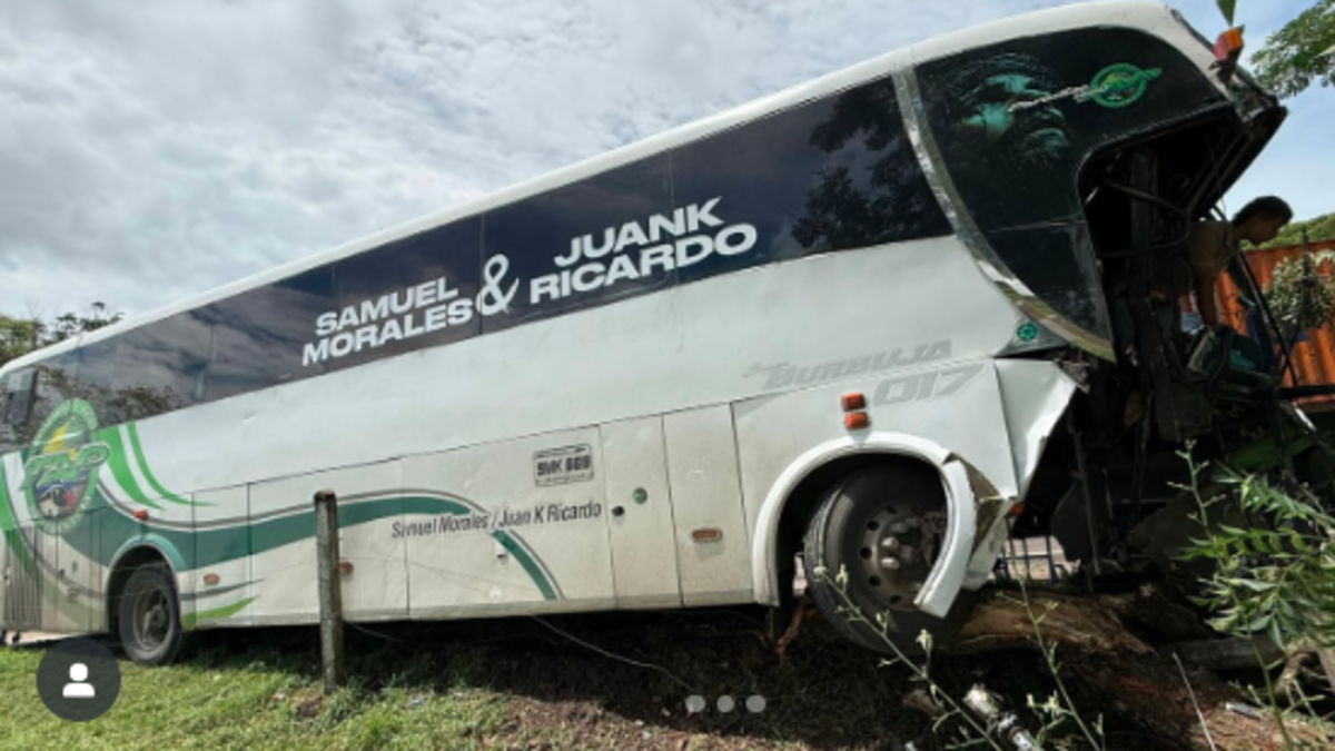 Susto en la carretera: el autobús de Samuel Morales y Juank Ricardo se estrella en el municipio de San Alberto

 – Tinta clara
