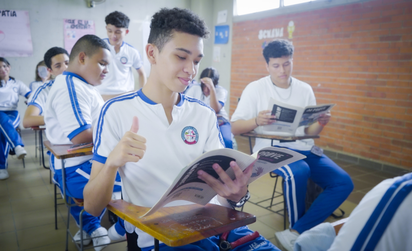 Colegios oficiales del Distrito logran su mejor resultado en las Pruebas Saber 11

 – Tinta clara