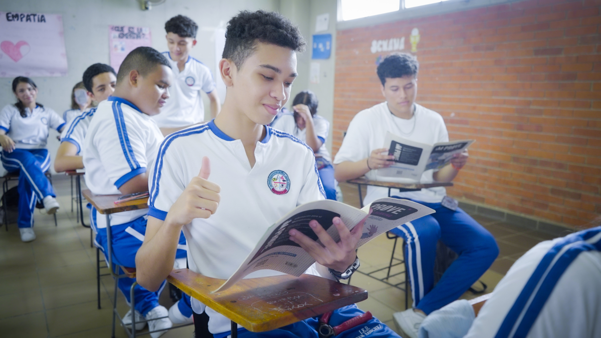 Colegios oficiales del Distrito logran su mejor resultado en las Pruebas Saber 11

 – Tinta clara