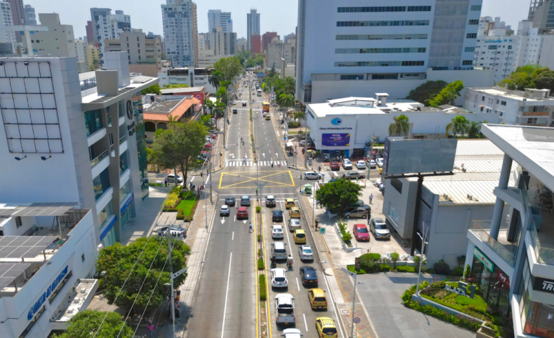 A partir de este martes el contraflujo en la carrera 51B será permanente en Barranquilla por su efectividad para reducir en un 57% los tiempos de viaje

 – Tinta clara