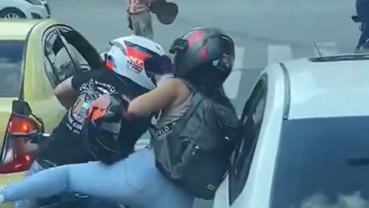 Una persona que viajaba en un bus del MIO resultó herida tras ser baleada por un hombre que intentaba asaltar un vehículo en el centro de Cali

 – Tinta clara