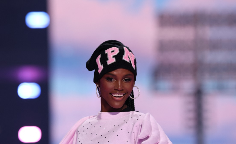 Así fue la pasarela de Valentina Castro, la primera colombiana en modelar para un desfile de Victoria’s Secret

 – Tinta clara