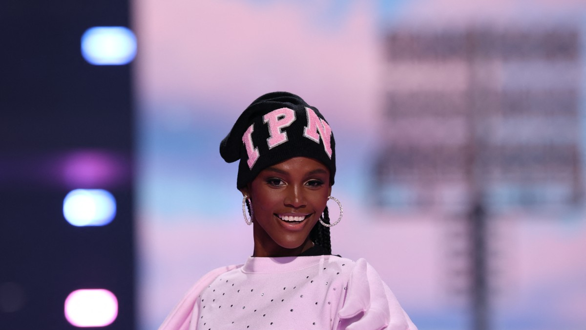 Así fue la pasarela de Valentina Castro, la primera colombiana en modelar para un desfile de Victoria’s Secret

 – Tinta clara