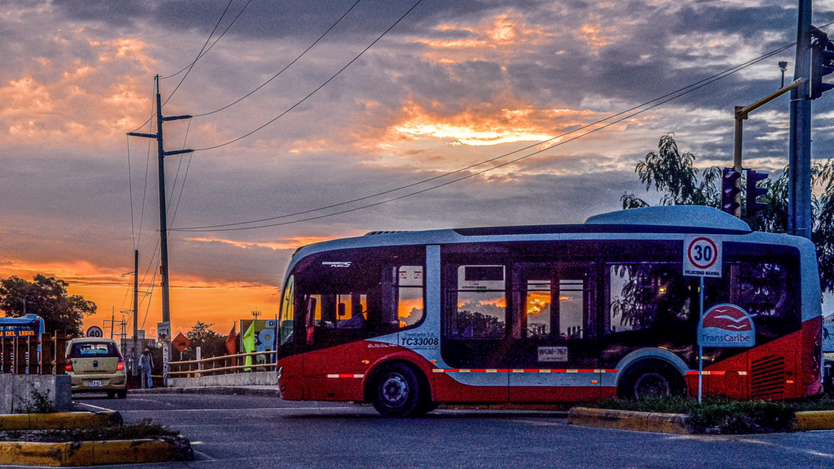 En medio de crisis, el Distrito de Cartagena comprará 55 nuevos buses para reemplazar flota dañada de Transcaribe, seis tendrán tecnología eléctrica

 – Tinta clara