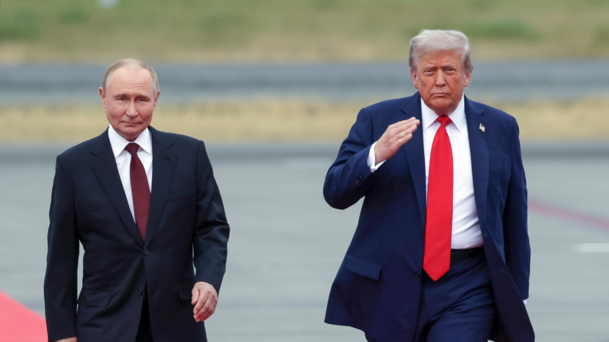 El Brent empezó con un desplome del 3,37% tras el alto el fuego en Gaza, y ahora baja un 1,37% hasta los 61,06 dólares tras las conversaciones entre Trump y Putin.

 – Tinta clara