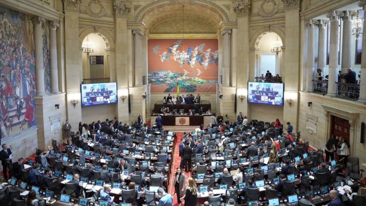 Expertos advierten que el presupuesto de 2026 deja al país al borde de una crisis económica

 – Tinta clara