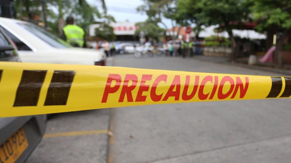 Exintegrante de las AUC fue asesinado en episodio de sicariato en Medellín; Líder de ‘Los Chivos’ que salió de prisión por 72 horas resultó herido

 – Tinta clara