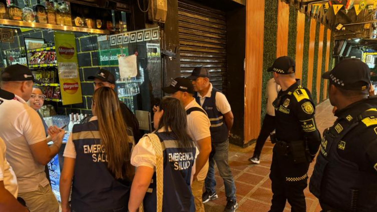 Operativo de control sanitario incautó más de 600 unidades de licor en mal estado

 – Tinta clara