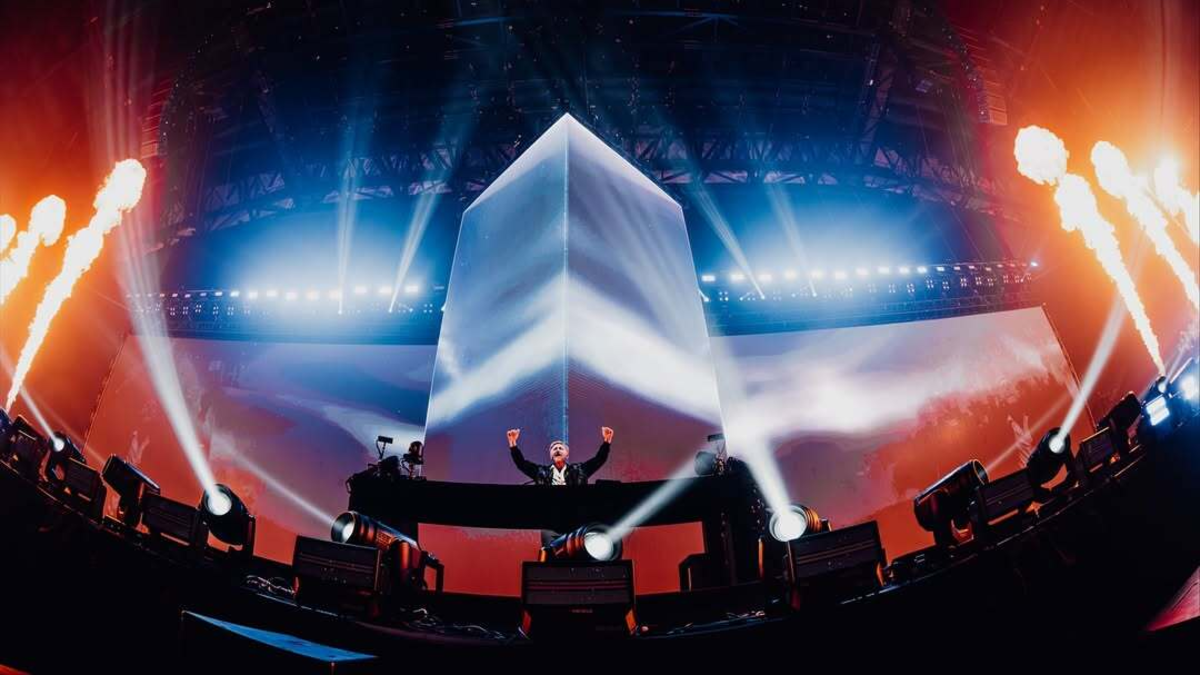 La noche en que Bogotá se rindió ante el monolito de luz de David Guetta y 20 mil voces que no paraban de bailar

 – Tinta clara