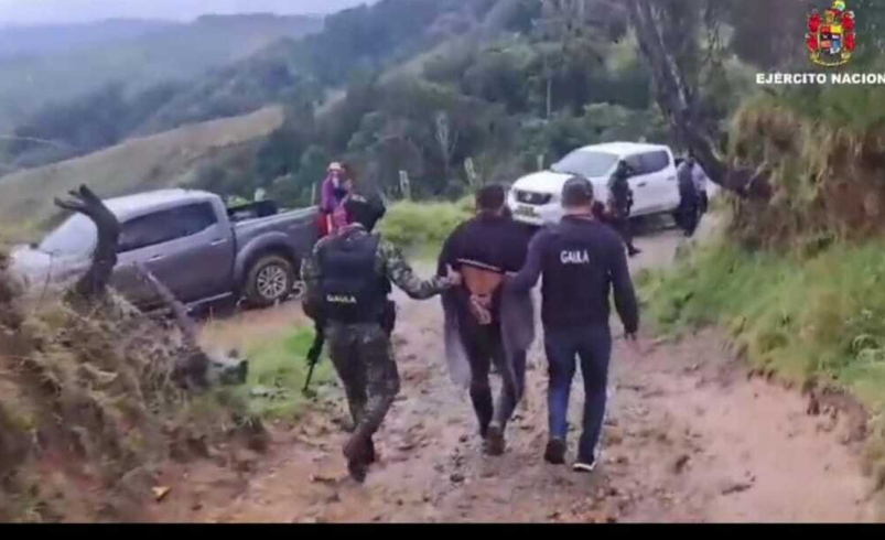 La caída del peligroso líder de la disidencia, apasionado de las peleas de gallos, que cobró más de $800 millones en extorsiones en el Tolima

 – Tinta clara